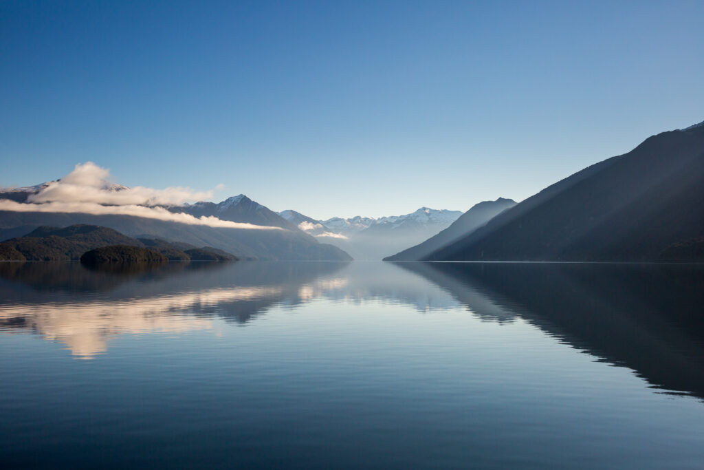 2624-te-anau-lake.DJNVbQ